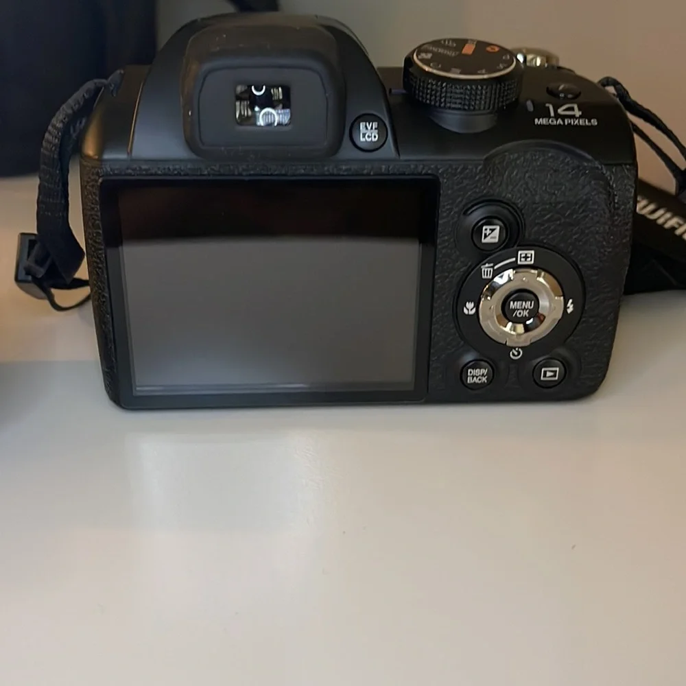 Fujifilm FinePix S4250